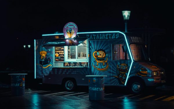 Bâche pour food truck sur mesure : alliez confort et style